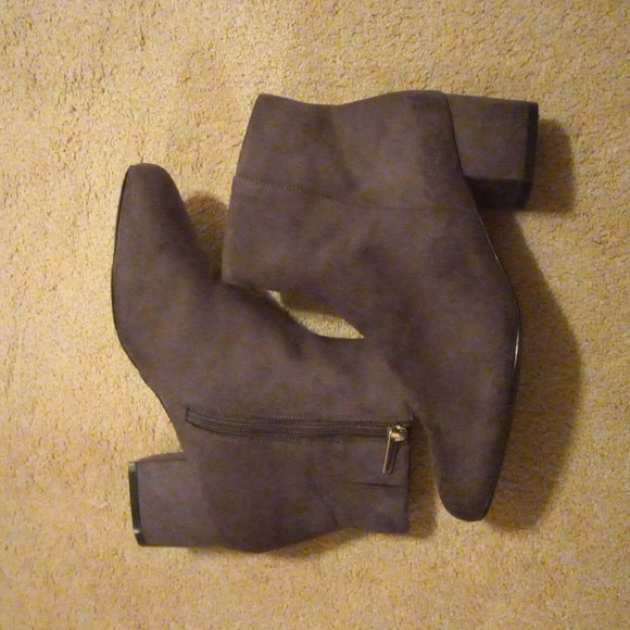 Booties (9.5)WW - Picture 4 of 6